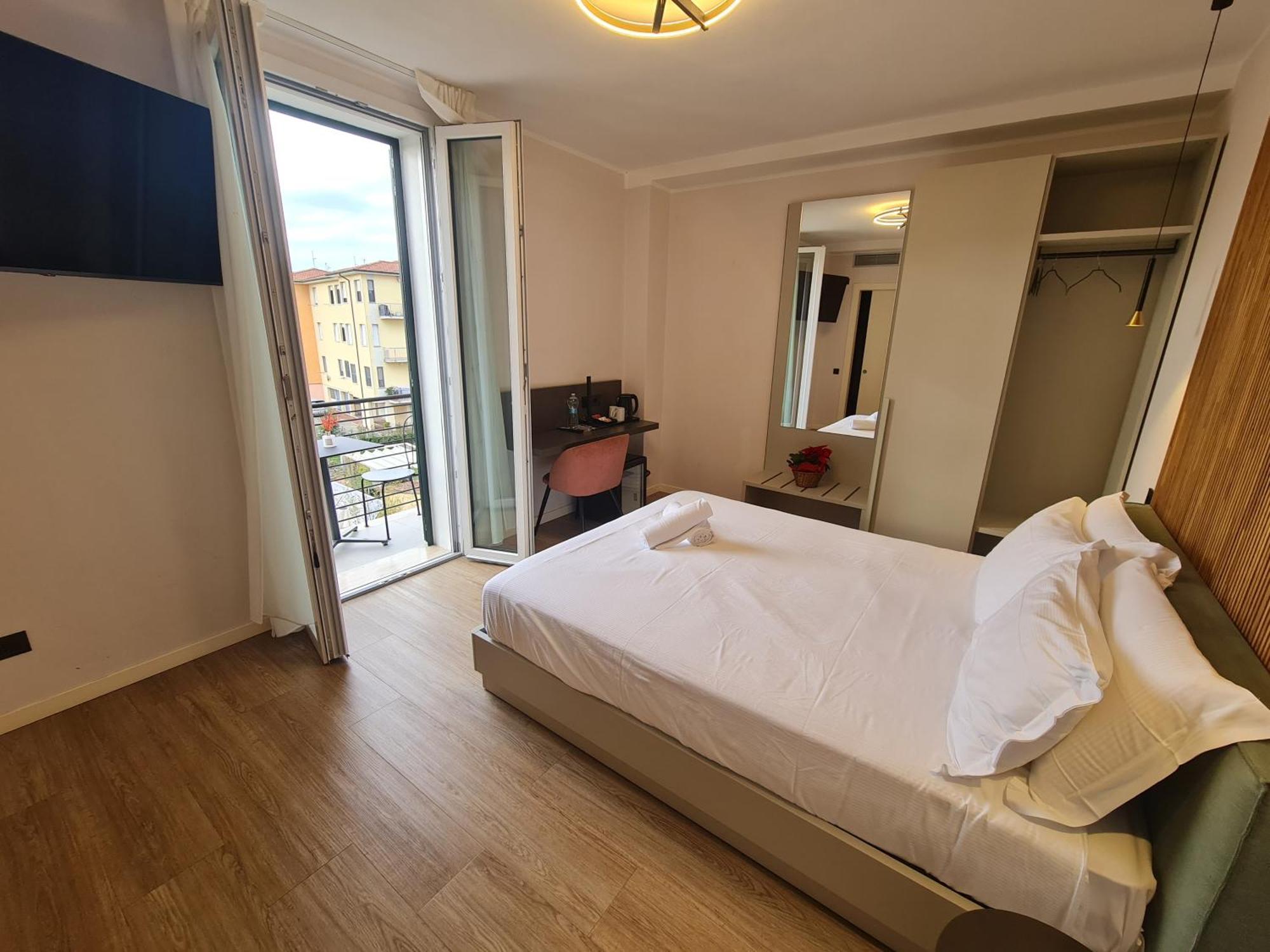 Hotel Miratorre Superior Пиза Екстериор снимка